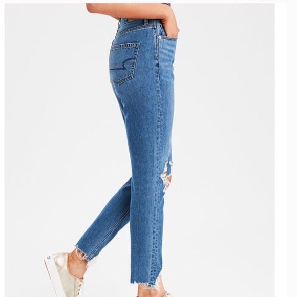 American Eagle Mom Jeans Busted Knee & Chewed Hem Jeans Size 6 - Picture 5 of 12